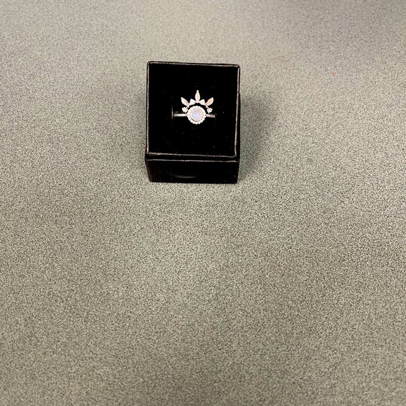Jewelry - Bomb party Girl boss unicorn
Rbp2191